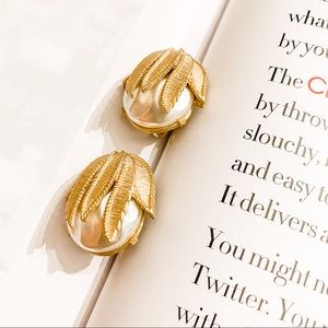 Signed Sarah Coventry Vintage Pearl Gold Earrings